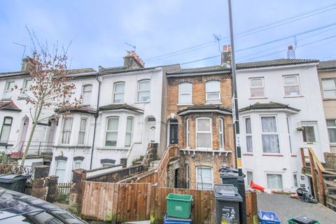 2 bedroom terraced house to rent, Oval Road, Croydon, CR0