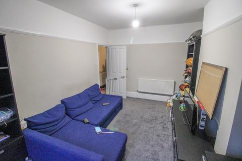 2 bedroom terraced house to rent, Oval Road, Croydon, CR0