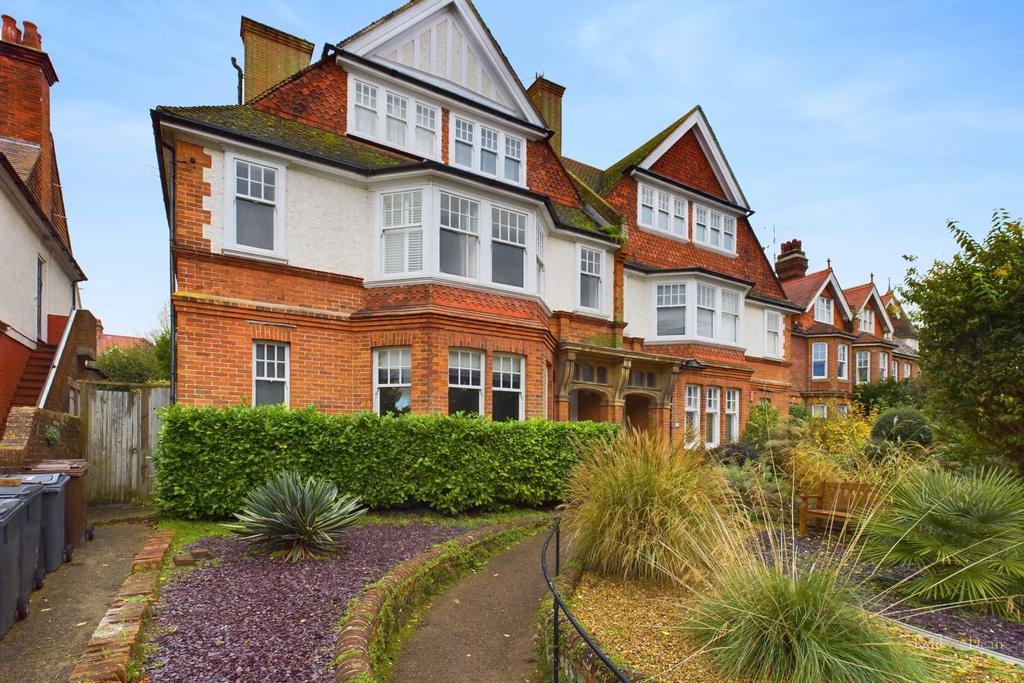 Southfields Road, Eastbourne 3 bed flat £270,000
