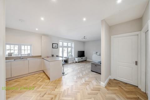 undefined, Woodcote Valley Road, Purley, CR8