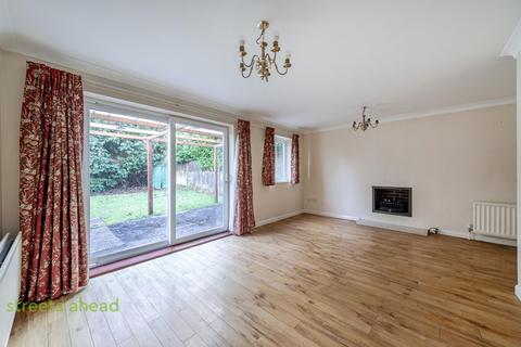 4 bedroom detached house to rent, Rickman Hill, Coulsdon, CR5