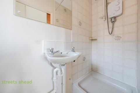4 bedroom detached house to rent, Rickman Hill, Coulsdon, CR5