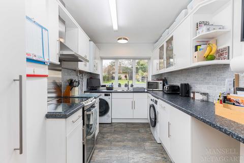 53 Forest View Road, East Grinstead, RH19 4AW