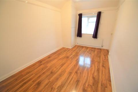 2 bedroom end of terrace house to rent, Martin Crescent, Croydon, CR0