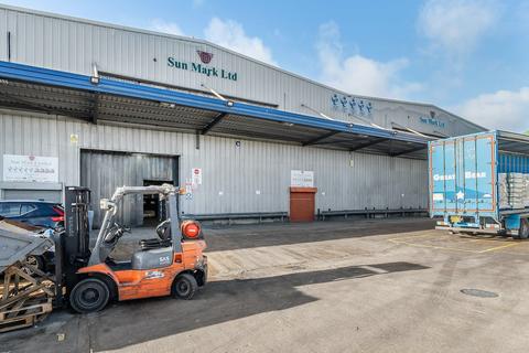 Industrial unit to rent - 427 Long Drive, Greenford, UB6 8UH