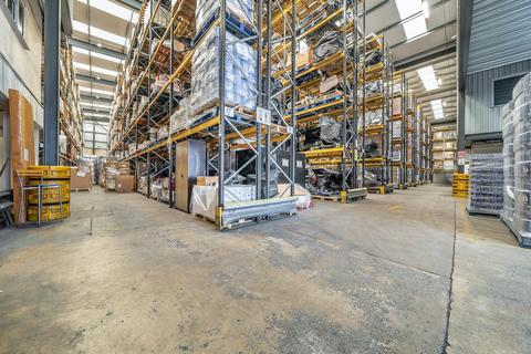 Industrial unit to rent - 427 Long Drive, Greenford, UB6 8UH