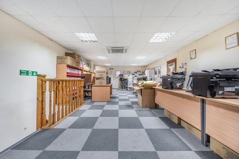 Industrial unit to rent - 427 Long Drive, Greenford, UB6 8UH