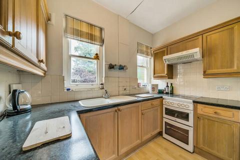 1 bedroom flat for sale - Castle Grove Road, Chobham, Woking, Surrey, GU24 8EF