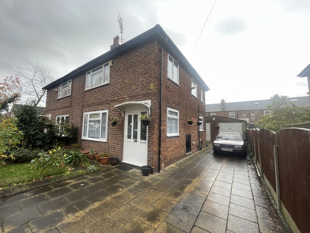 Nansen Close, Stretford, M32 3 bed semidetached house for sale £265,000