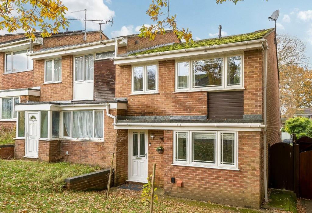 Oakwood Drive, Lordswood, Southampton, Hampshire, SO16 3 bed end of
