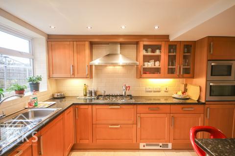 2 Field Rise, Littleover, Derby, DE23 1DE