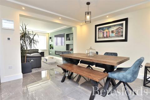 12 Roughtons, Chelmsford, CM2 8PF
