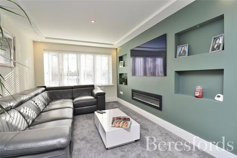 12 Roughtons, Chelmsford, CM2 8PF
