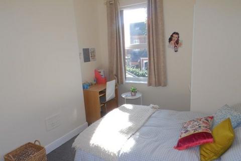 6 bedroom house to rent, 18 Rushworth Avenue, West Bridgford, Nottingham, NG2 7LF