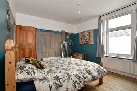 99 Montfort Road, Rochester, ME2 3EX