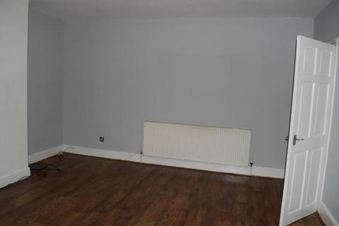 2 bedroom flat to rent, Cearns Road, Prenton CH43
