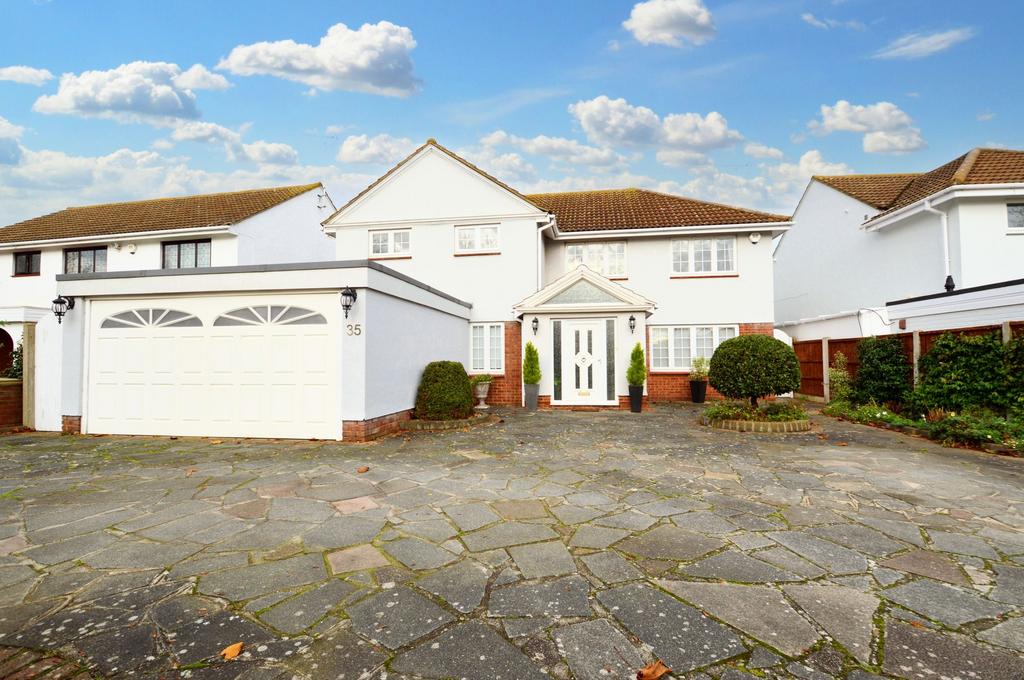 Shoeburyness, SS3 4 bed detached house for sale £790,000