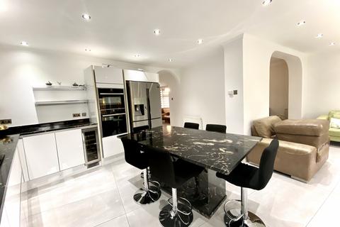 3 bedroom end of terrace house to rent - Bury Street