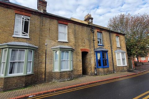 3 bedroom terraced house to rent, St Peters Grove, Canterbury