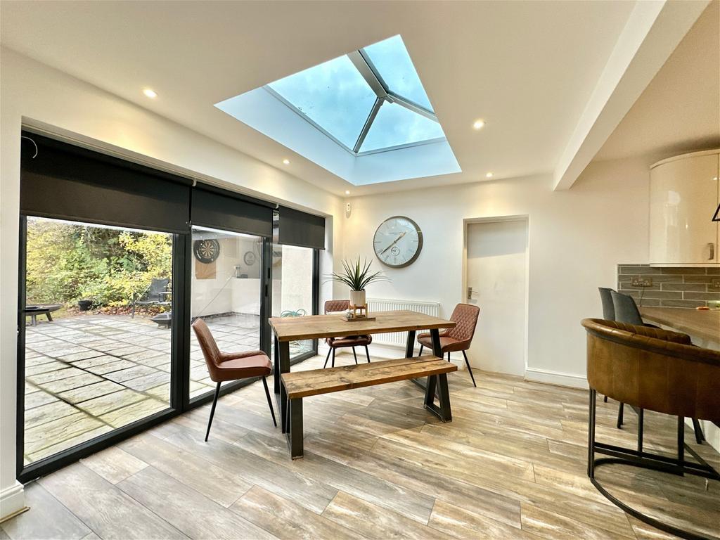 Forest Rise, Kirby Muxloe, Leicester, LE9 2HQ 4 bed detached bungalow