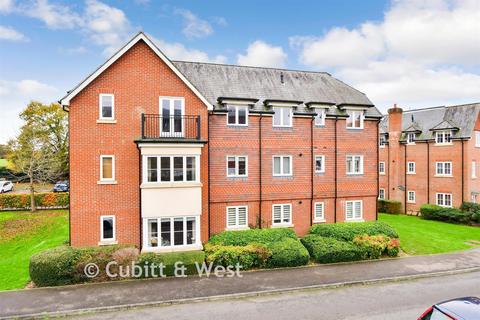2 bedroom flat for sale, Portland Way, Knowle, Fareham, Hampshire