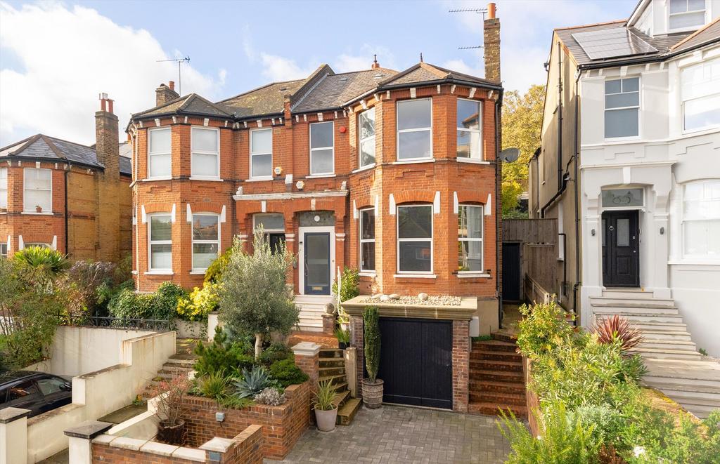 Underhill Road, East Dulwich, London... 3 bed semidetached house for