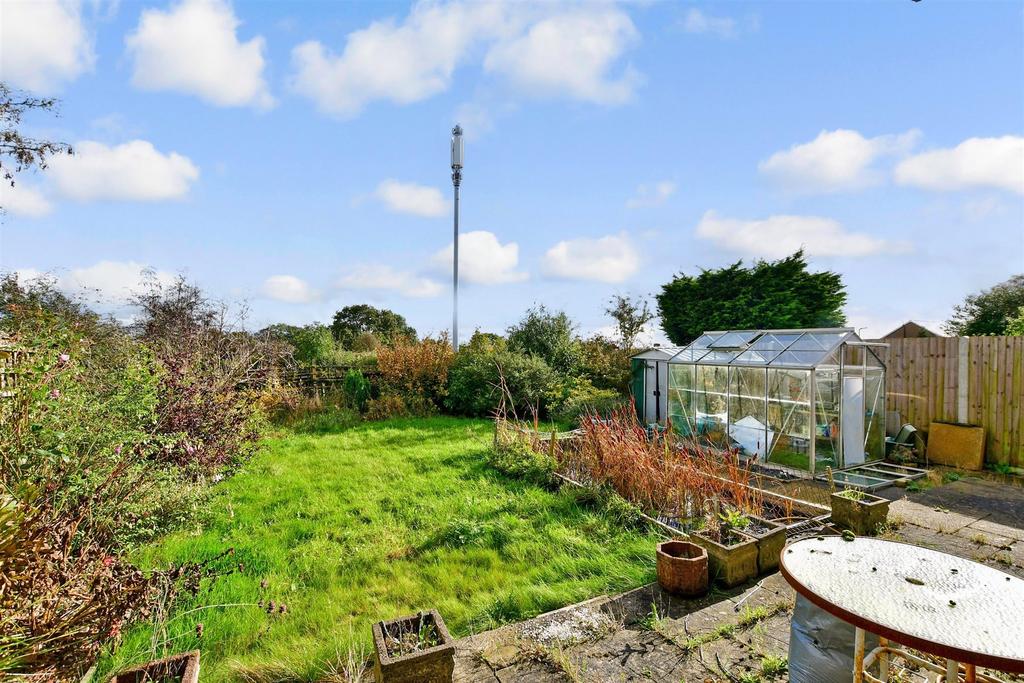 Queens Road, Crowborough, East Sussex 3 bed semidetached house for sale £410,000