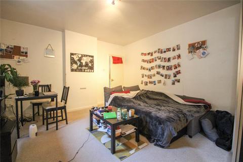 Studio to rent - West Street, Bristol, BS2