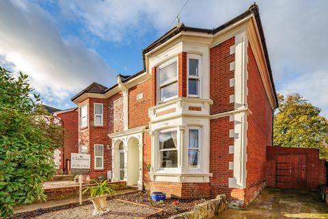 4 bedroom semi-detached house for sale - Gordon Avenue, Portswood, Southampton, Hampshire, SO14