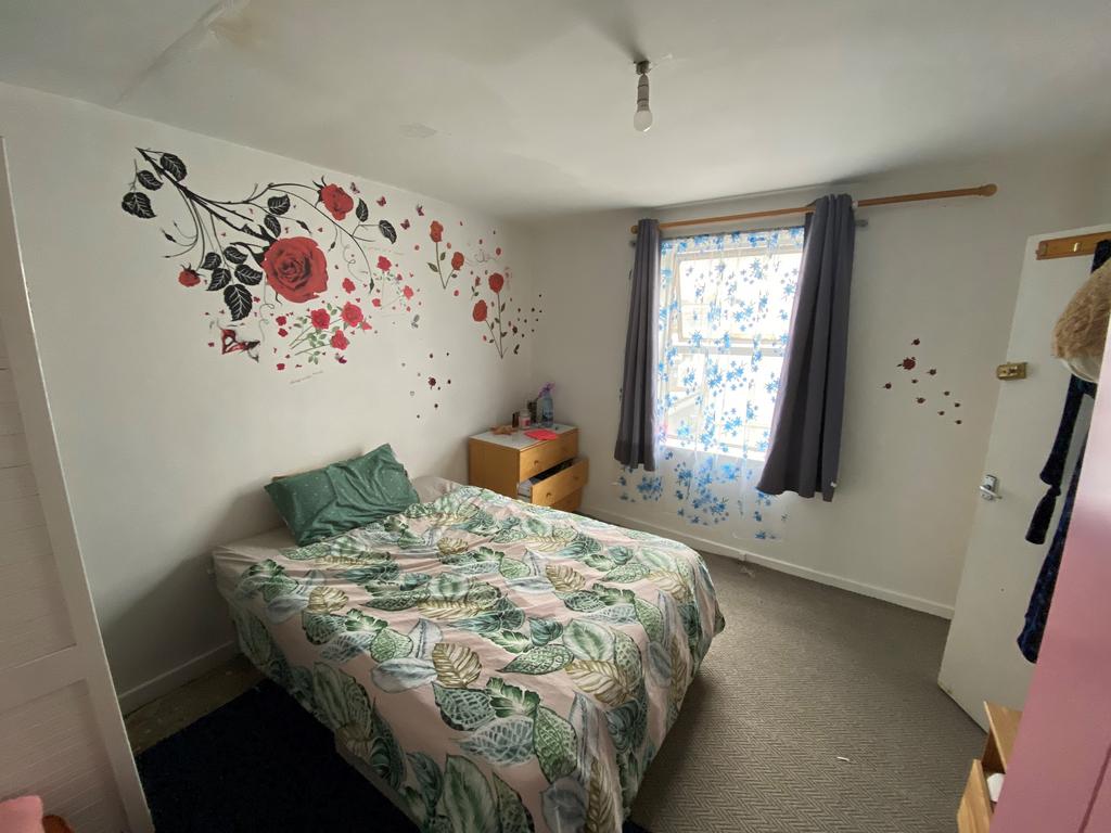 Bedroom 1 (2) T202308301100.jpg