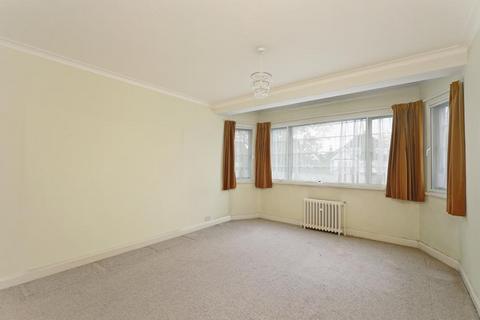 2 bedroom flat for sale, Sheen Court, Richmond, TW10