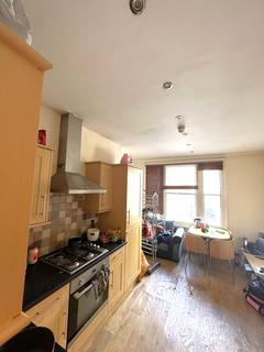 4 bedroom flat to rent, High Street, Leamington Spa CV31