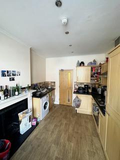 4 bedroom flat to rent, High Street, Leamington Spa CV31