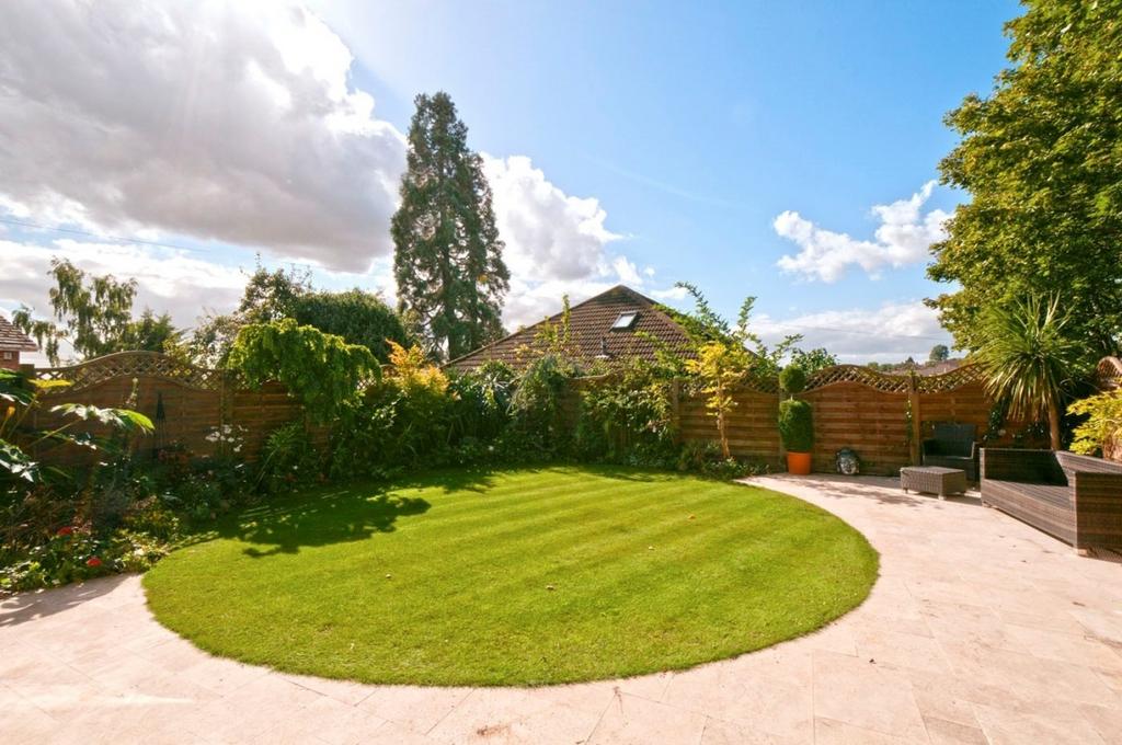 28 mill road gard...