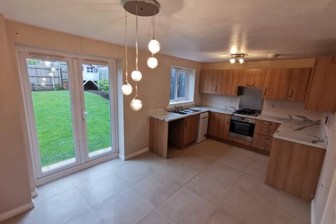 4 bedroom detached house to rent, Quincy Way, Stafford, ST16 1WD