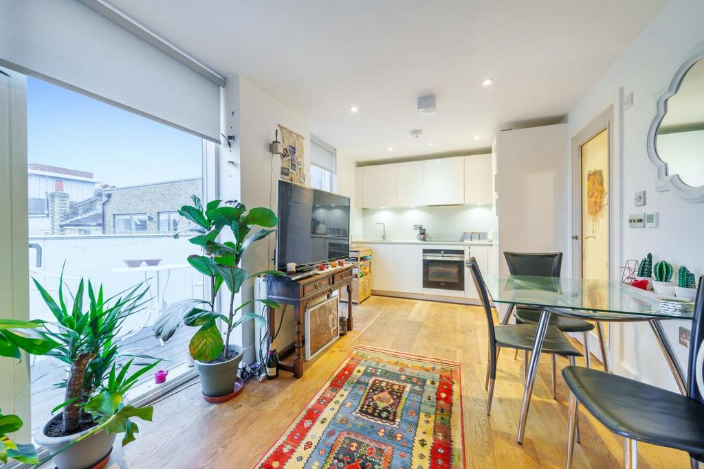 Cavendish Road, Balham 2 bed flat for sale £550,000