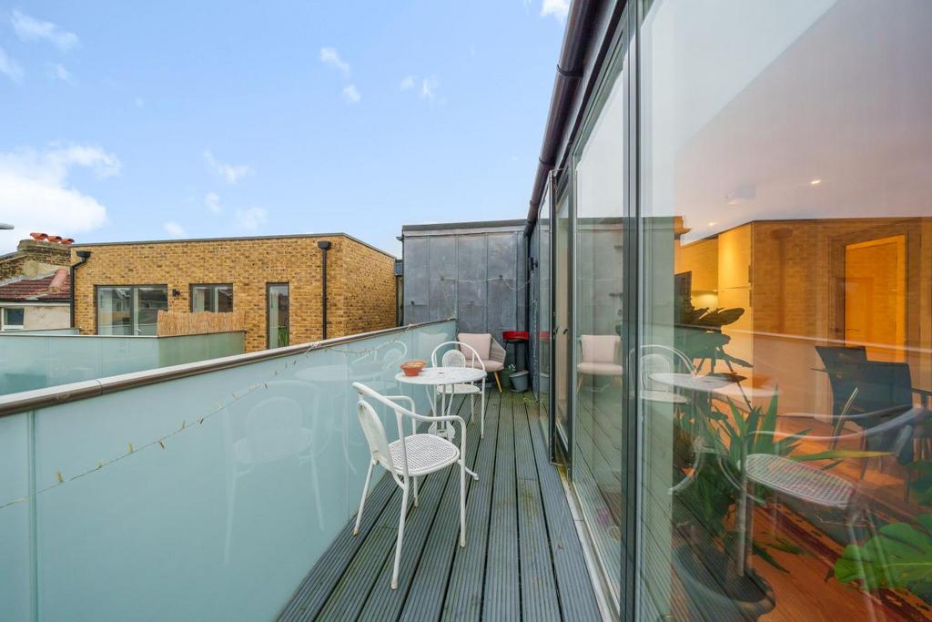Cavendish Road, Balham 2 bed flat for sale £550,000