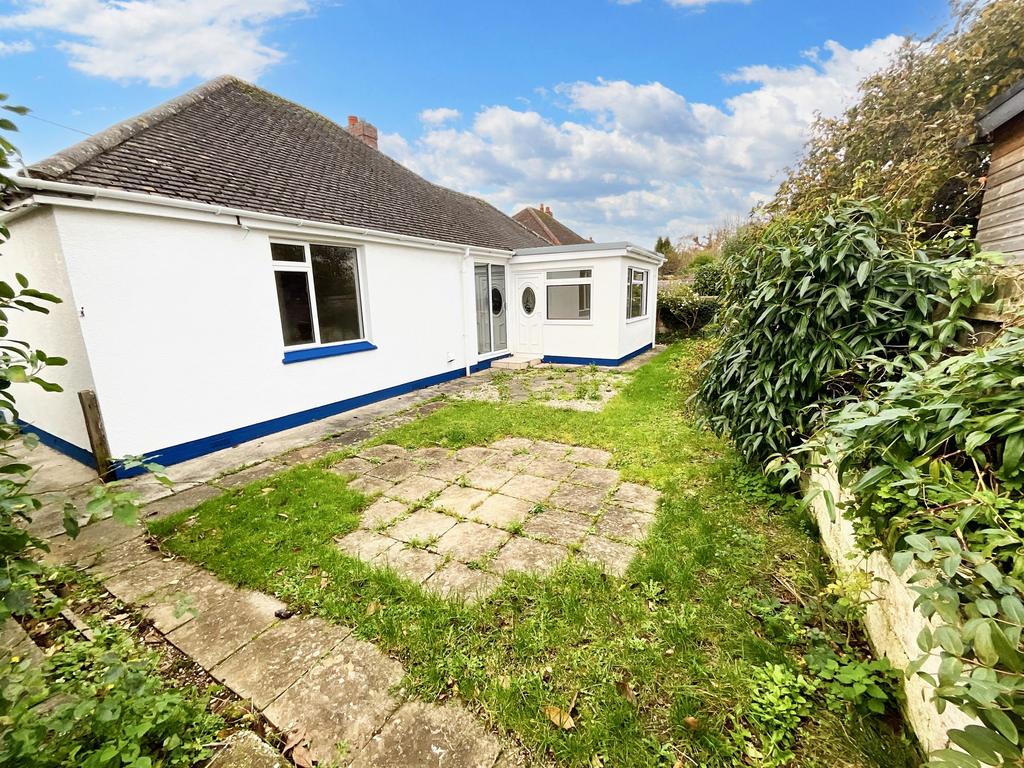 Lyndale Road, Kingsteignton, TQ12 3 bed detached bungalow for sale £