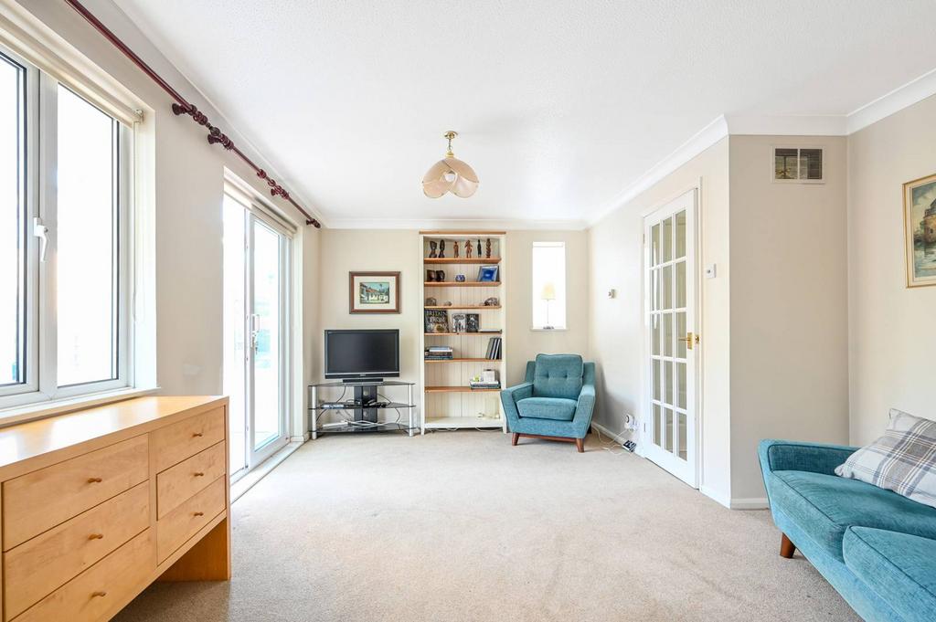 Fenwick Close, Goldsworth Park, Woking, GU21 3 bed house for sale £