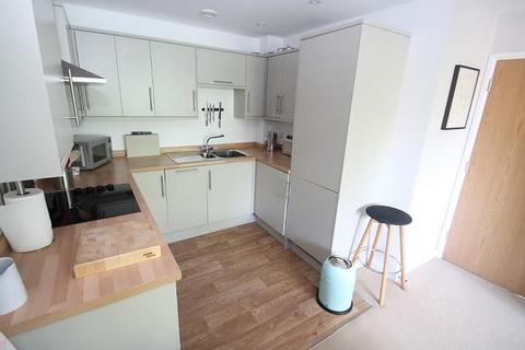 2 bedroom flat for sale - Lawford House, Leacroft Staines-upon-thames TW18 4DE