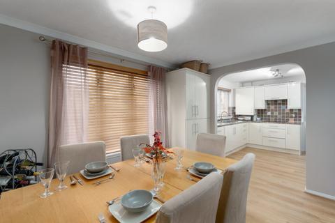 16 Carnbee Park, Edinburgh, EH16 6GH