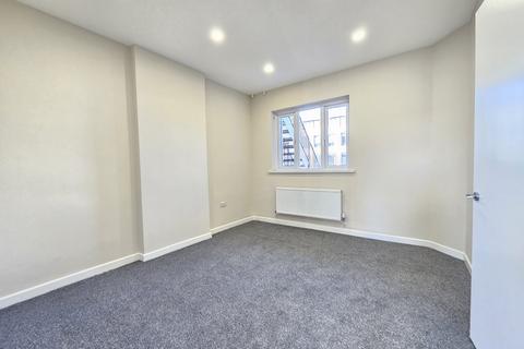 2 bedroom flat to rent, High Street, Orpington BR6