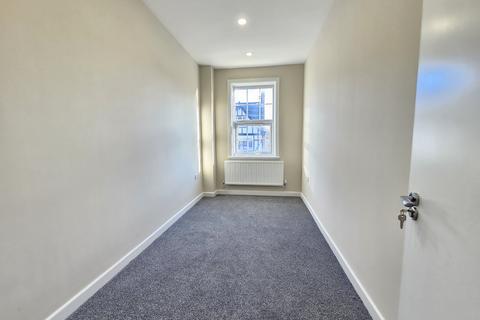 2 bedroom flat to rent, High Street, Orpington BR6