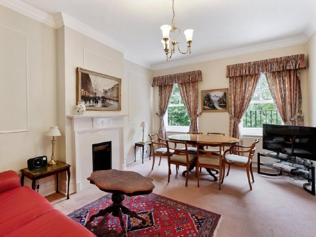 Kensington Court, London, W8 13 bed block of apartments for sale £