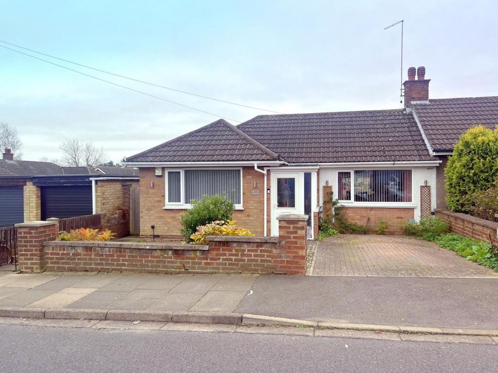 The Headlands, The Headlands, Northampton NN3 2NT 2 bed semidetached