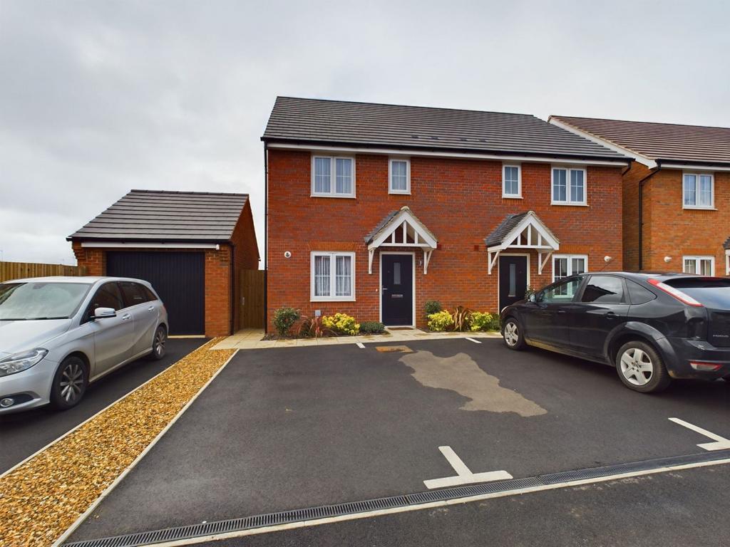 Buxton Way, Buckton Fields, Northampton NN2 8GD 3 bed semidetached