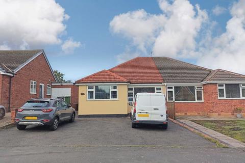 3 bedroom semi-detached house for sale - 72 Westbourne Avenue, Cheslyn Hay, Walsall, WS6 7DF