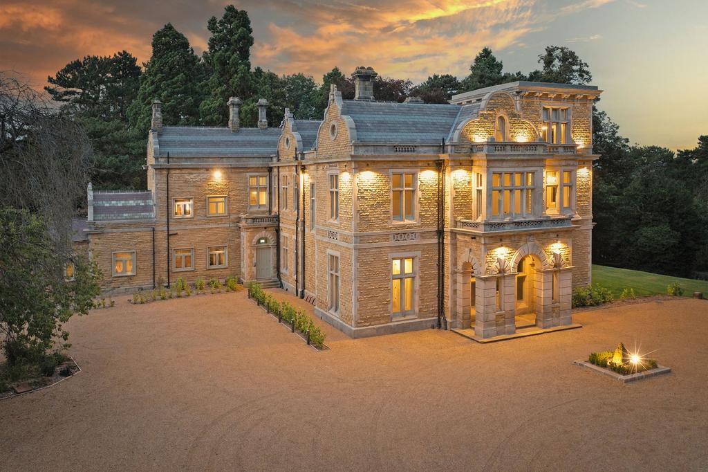 Hemsworth Walk, Ripon, HG4 2 bed apartment for sale £300,000