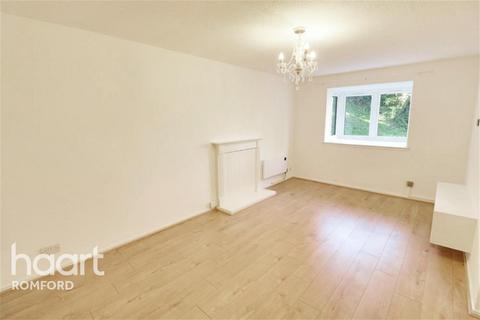 2 bedroom flat to rent, Rushdon Close - Romford - RM1