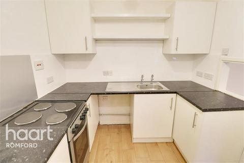 2 bedroom flat to rent, Rushdon Close - Romford - RM1